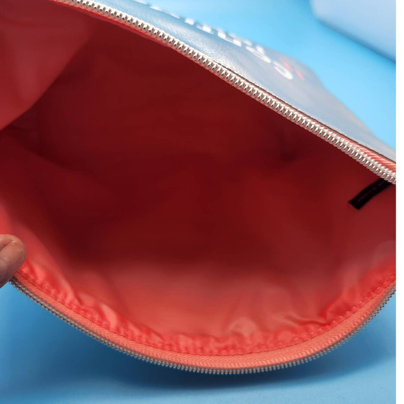 Confidence Looks Good On You IT Cosmetic Bag - Picture 5 of 5